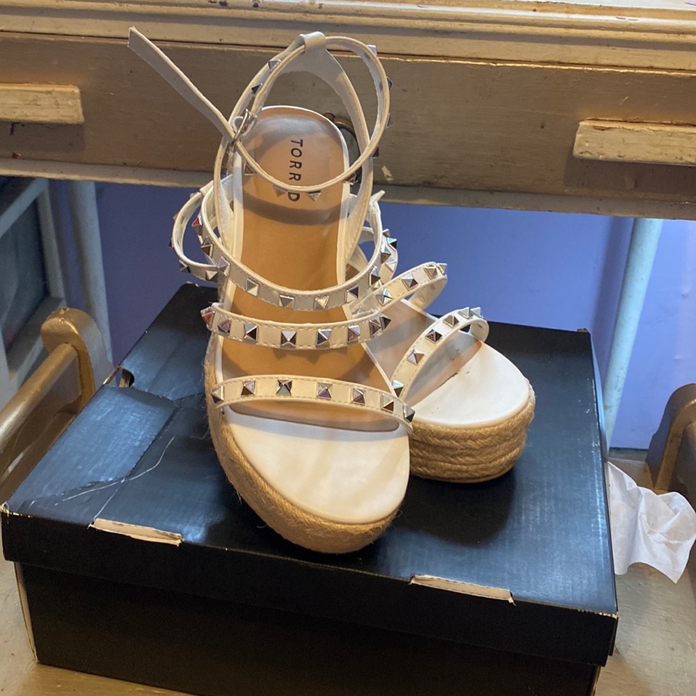 Torrid Studded White Espadrilles sz 8W